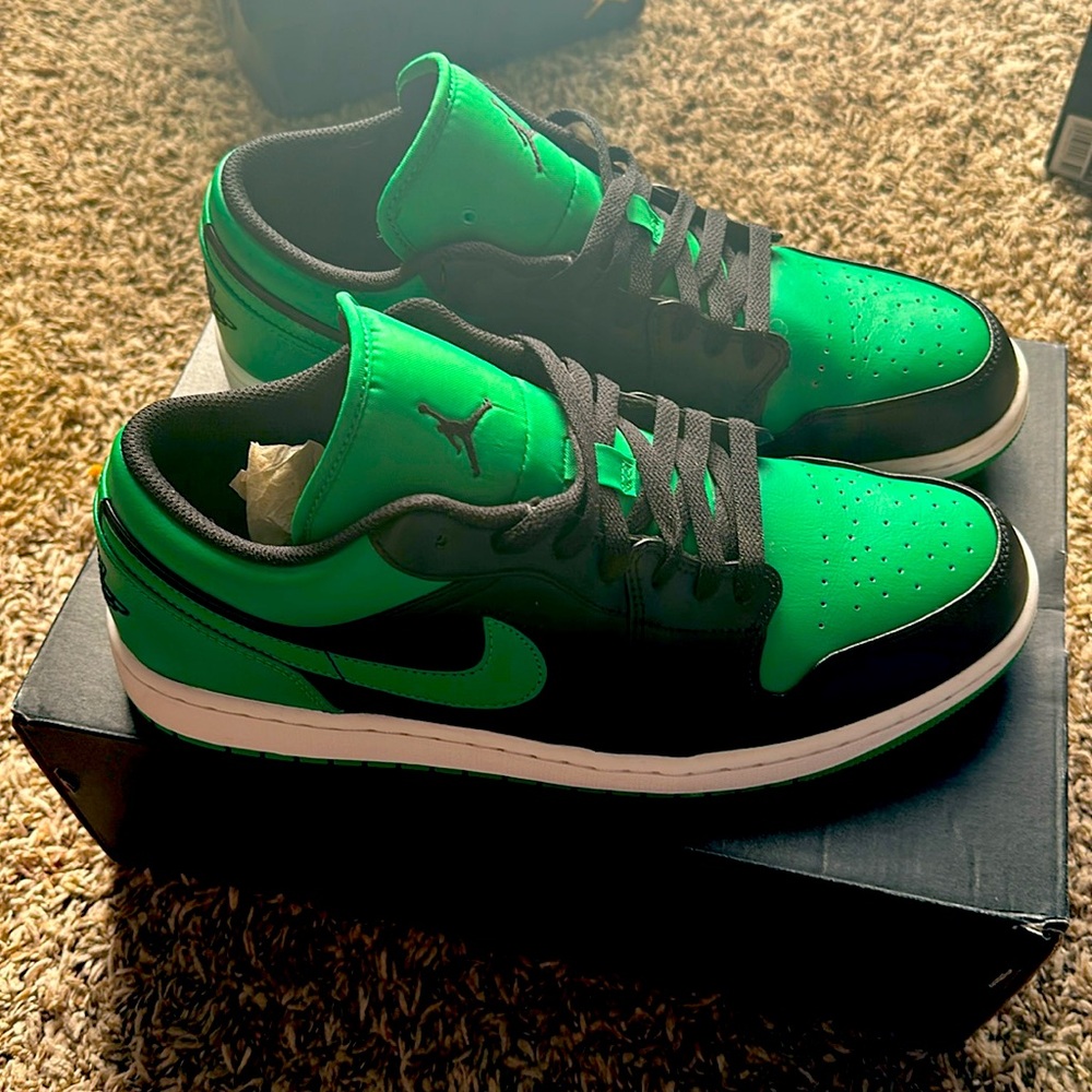 Jordan 1 low size 11 “lucky green”